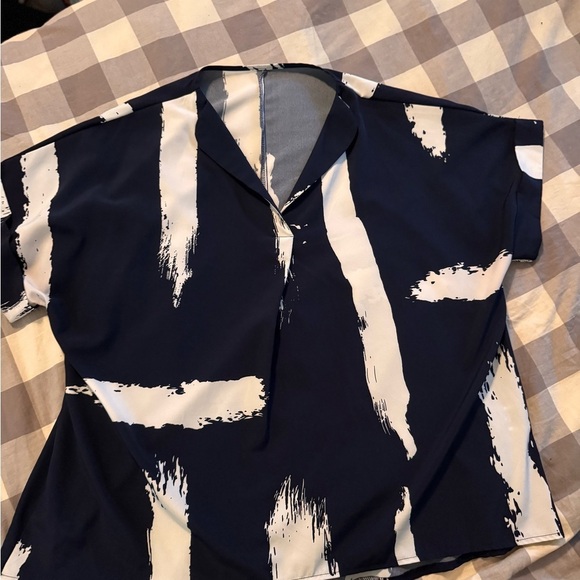 Chic Patterned Blouses - Set of Two - Picture 3 of 6